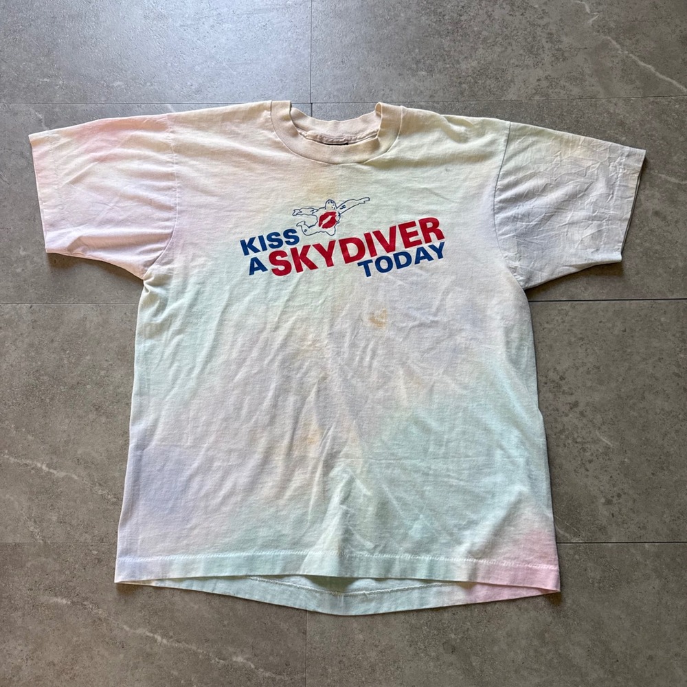 Vintage Screen Stars Best Kiss A Skydiver Today Funny T-Shirt Size L